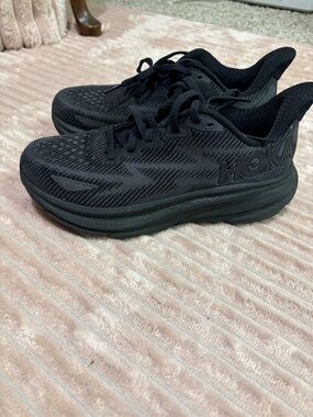Hoka Clifton 9 Women’s all black